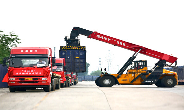 Continue to promote the "transfer rail" to vigorously develop container multimodal transport