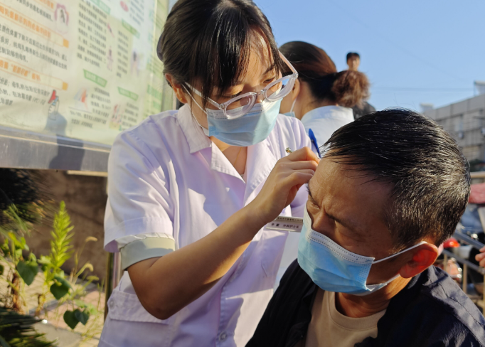 品中藥茶飲 體驗中醫(yī)特色療法 健康服務在身邊