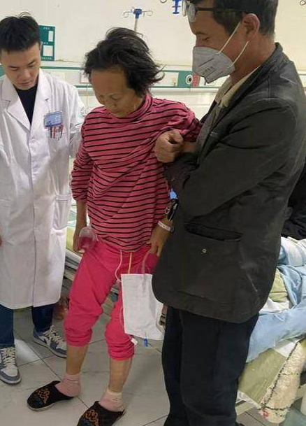 高齡婆婆股骨頸骨折，醫(yī)生妙手助其重拾健康