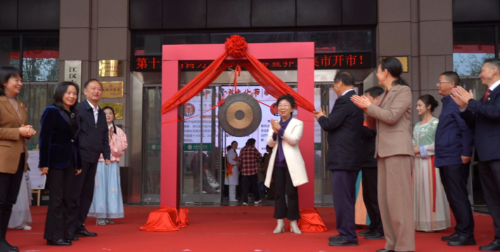 孝感市中醫(yī)醫(yī)院膏方文化節(jié)開幕暨養(yǎng)生集市開市，市民沉浸式體驗“養(yǎng)生盛宴”