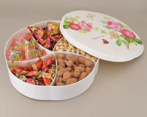 El exquisito diseño de la caja de dulces agrega encanto a la comida