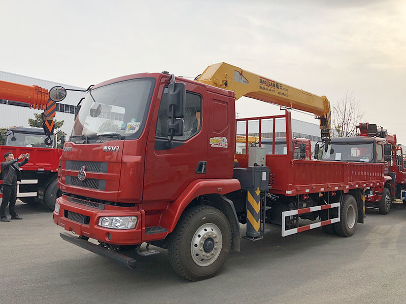 Haotian 12 tons four-section arm truck crane