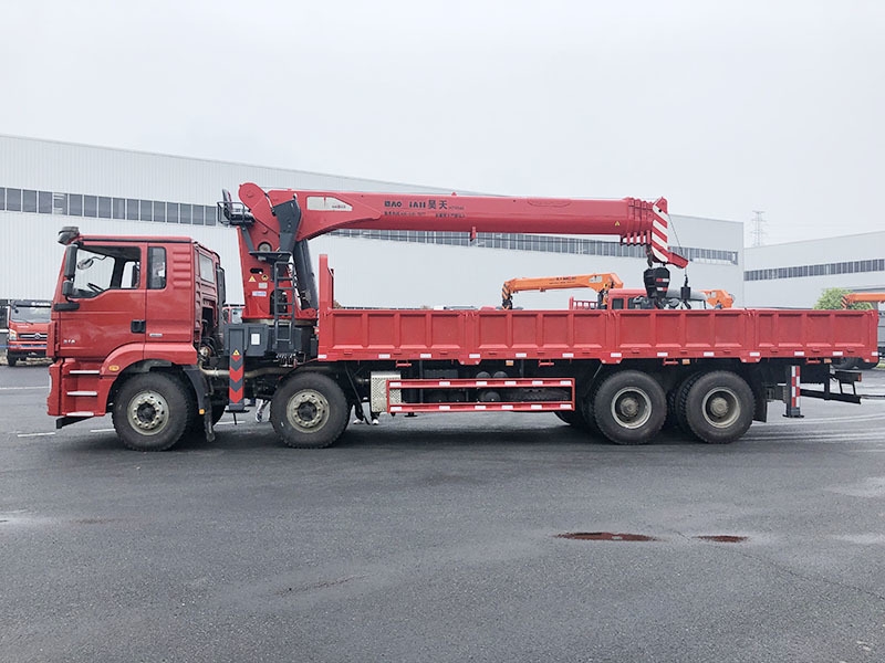 Haotian 18 tons five-section arm crane
