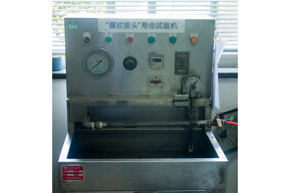 Threaded joint life testing machine