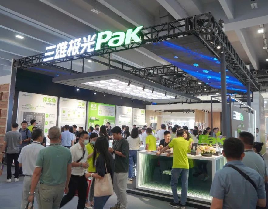 With more professional intelligent lighting, Shining Light Asia Exhibition has attracted countless PAK fans!