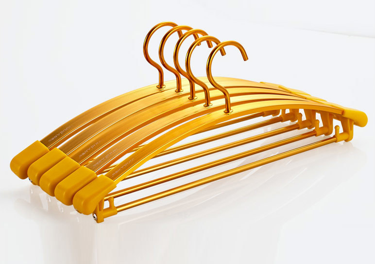 Metal hangers and plastic hangers than which is better