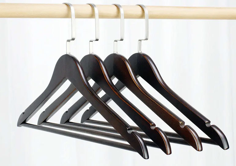 How to choose the right solid wood hanger