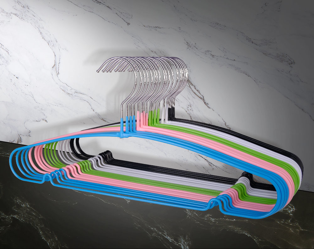 本月我們隆重推出全新系列的浸塑金屬衣架，為您的家居生活帶來時(shí)尚與實(shí)用的完美結(jié)合