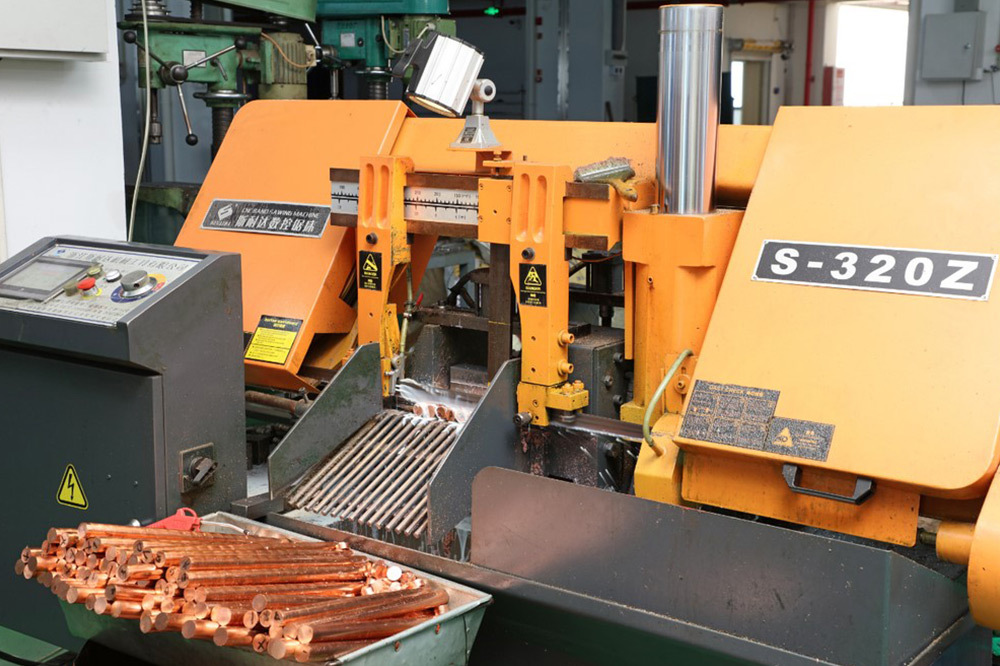 CNC sawing machine CNC sawing machine
