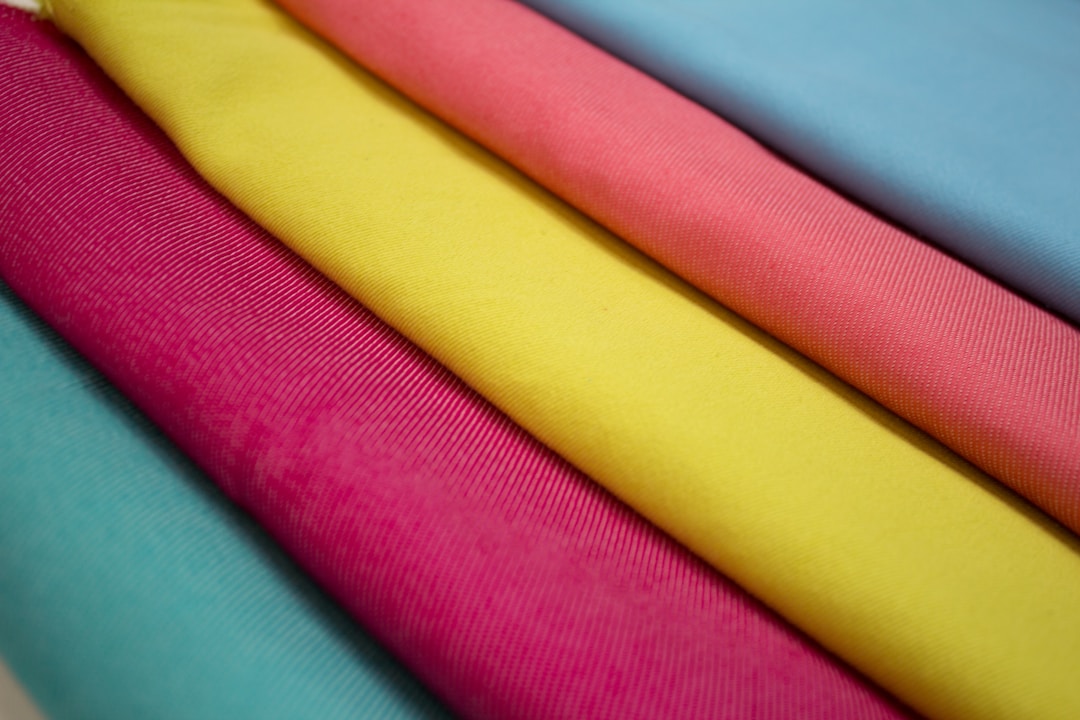What is the importance of the dyeing process of the polyester ribbon?