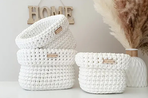 Straw cushions: a natural and cosy choice for your home