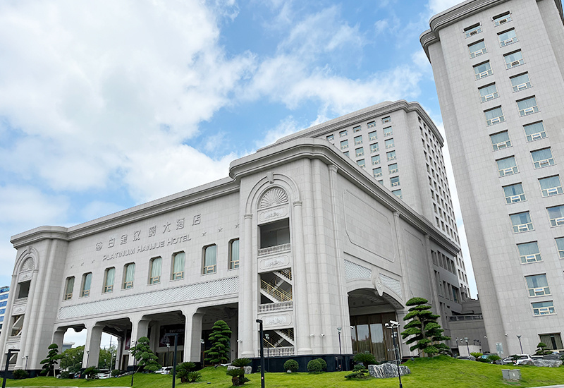The first high-end hotel project of Demark's VC002 bin compactor, which can flexibly deal with the hotel's waste disposal in off-peak seasons and effectively control the cost of waste removal.