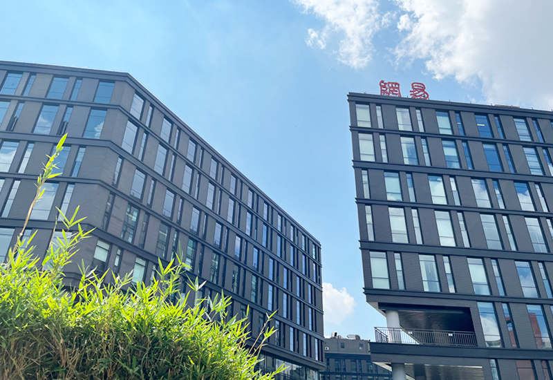 Demark supplied two VC002 bin compactors to NetEase's headquarters, greatly reducing the cost of waste removal , the number of waste bin and the occupied space.