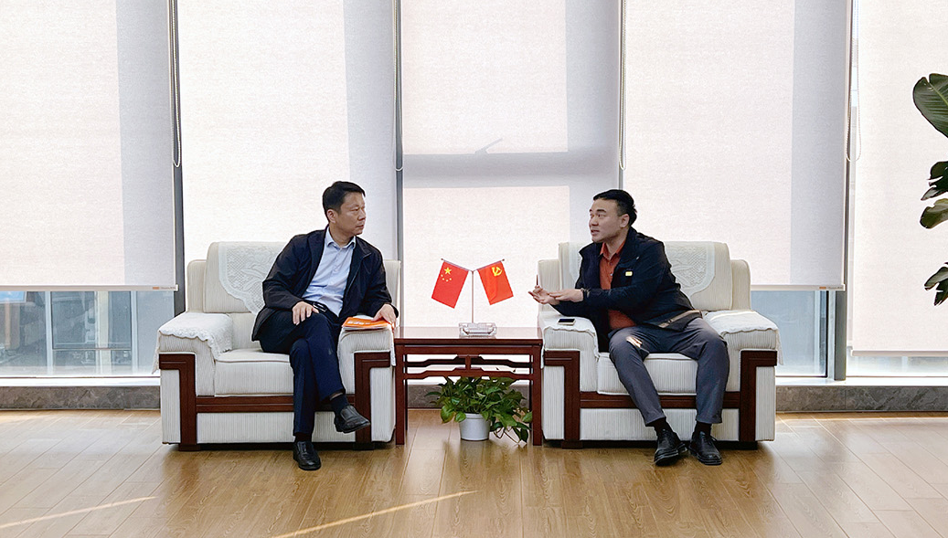 寿县副县长陆中洋调研快易电集团,共谋新能源产业新篇章 寿县副县长陆中洋调研快易电集团,共谋新能源产业新篇章