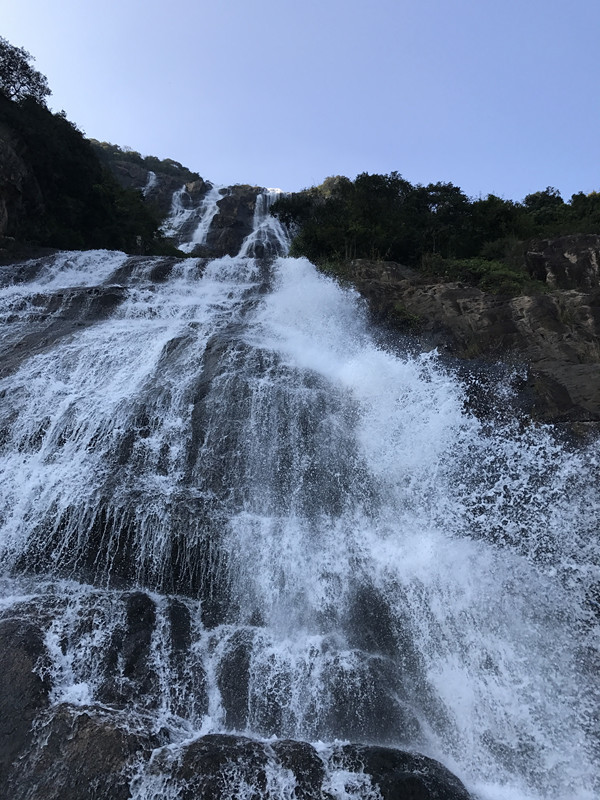 國內最大落差瀑布增城白水寨一日游