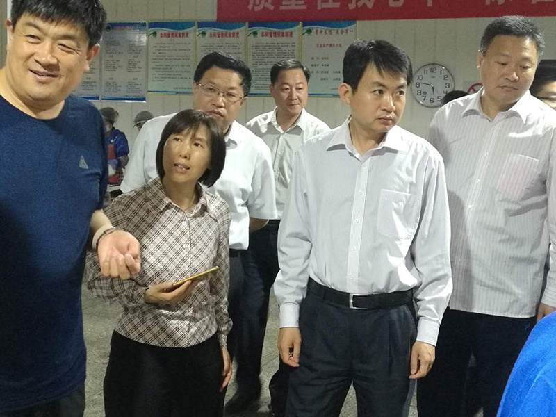 2018年4月,省發改委領導,安峰副縣長,發改委佟惠廷主任,在公司董事長杜美收的陪同下調研污水處理項目 2018年4月,省發改委領導,安峰副縣長,發改委佟惠廷主任,在公司董事長杜美收的陪同下調研污水處理項目