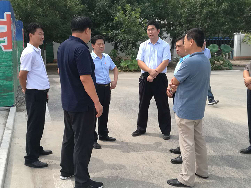 濱州市供銷社副主任蔣海峰、縣社主任支延堂來公司參觀指導 濱州市供銷社副主任蔣海峰、縣社主任支延堂來公司參觀指導