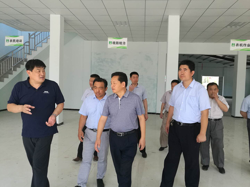 省社畢立群處長,市社副主任蔣海峰等觀摩清河為農服務中心 省社畢立群處長,市社副主任蔣海峰等觀摩清河為農服務中心