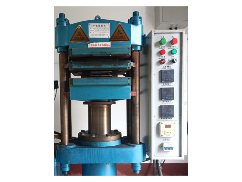 Flat vulcanizing machine