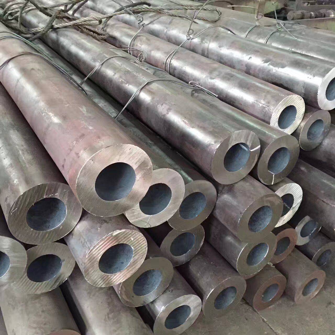 What are the uses of seamless steel pipes?