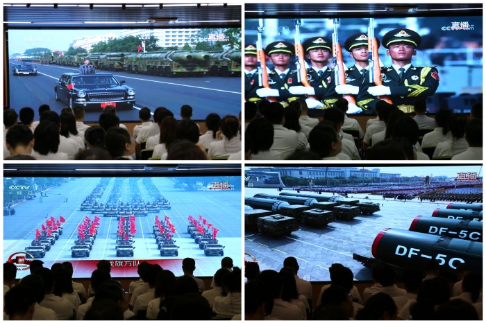 C:\Users\zhengdl\Desktop\選照\OA、網站照片\觀看閱兵拼圖01.jpg