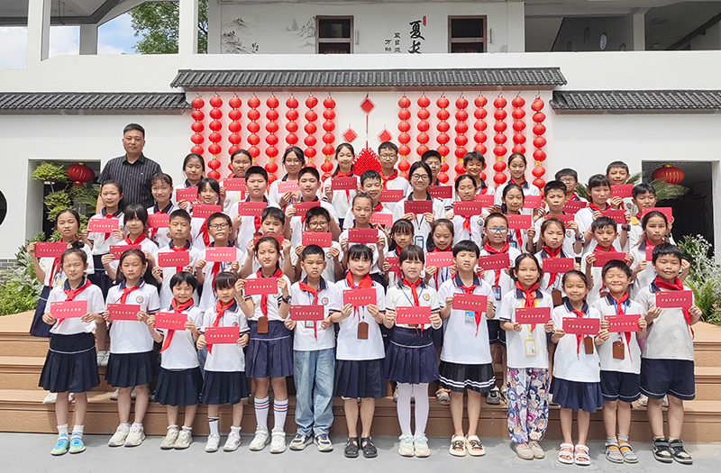 向縉云河陽小學頒發中國空分“陽光驛站”獎學金 向縉云河陽小學頒發中國空分“陽光驛站”獎學金