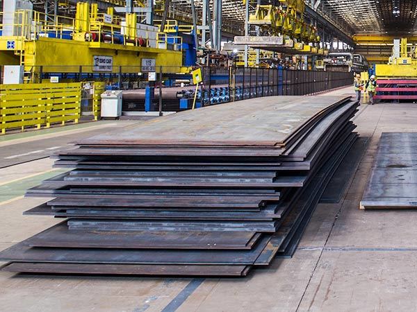 What is the material of carbon steel plate and what are its advantages and disadvantages