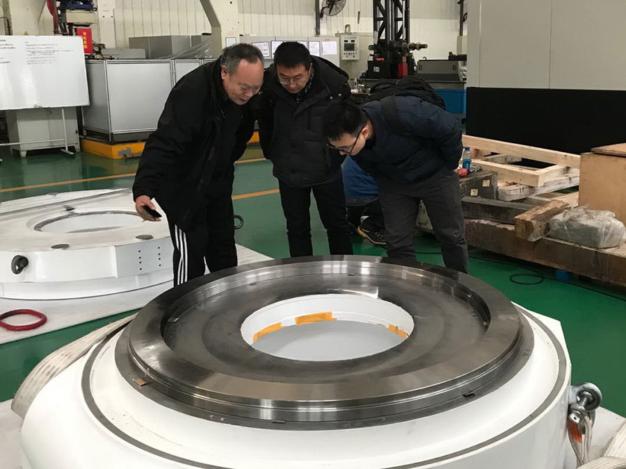 The super-high precision bearing telescope bearing was successfully finished from production line at LZJM