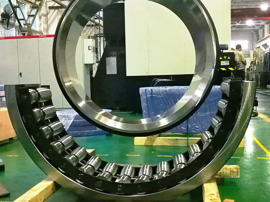 The large wall thickness and large size split spherical roller bearing independently developed by LZJM was successfully launched