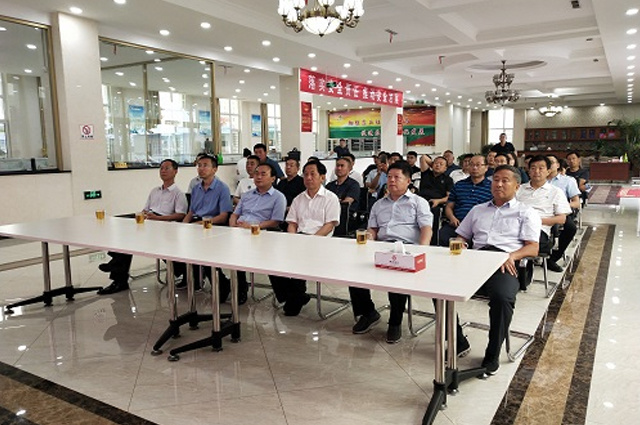 濟(jì)寧市供銷社黨組書記、理事會主任管洪祥一行到安丘市鄉(xiāng)村賦能運(yùn)營中心和安丘供銷農(nóng)資公司參觀調(diào)研