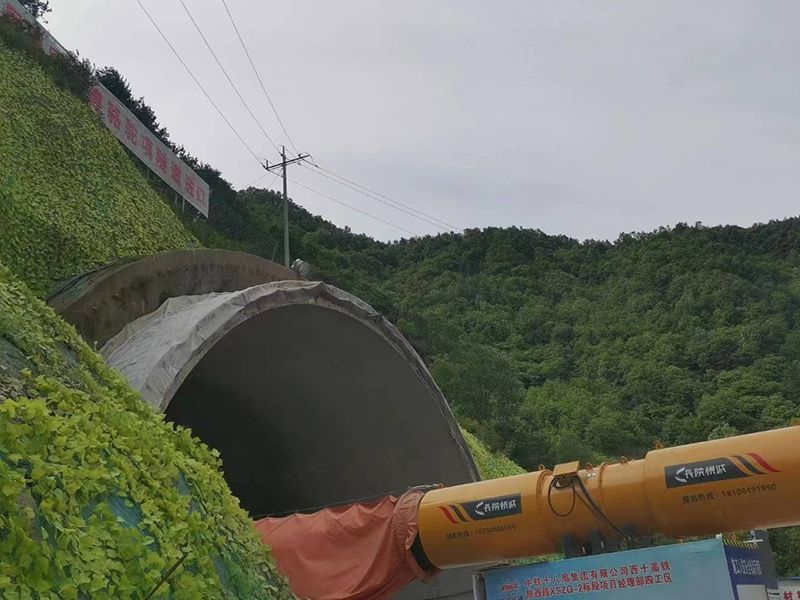 陜西西十線中鐵十八局駱駝項隧道