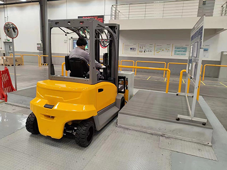Integrated Performance Testing System for Electric Forklifts