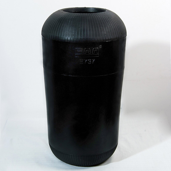 E737