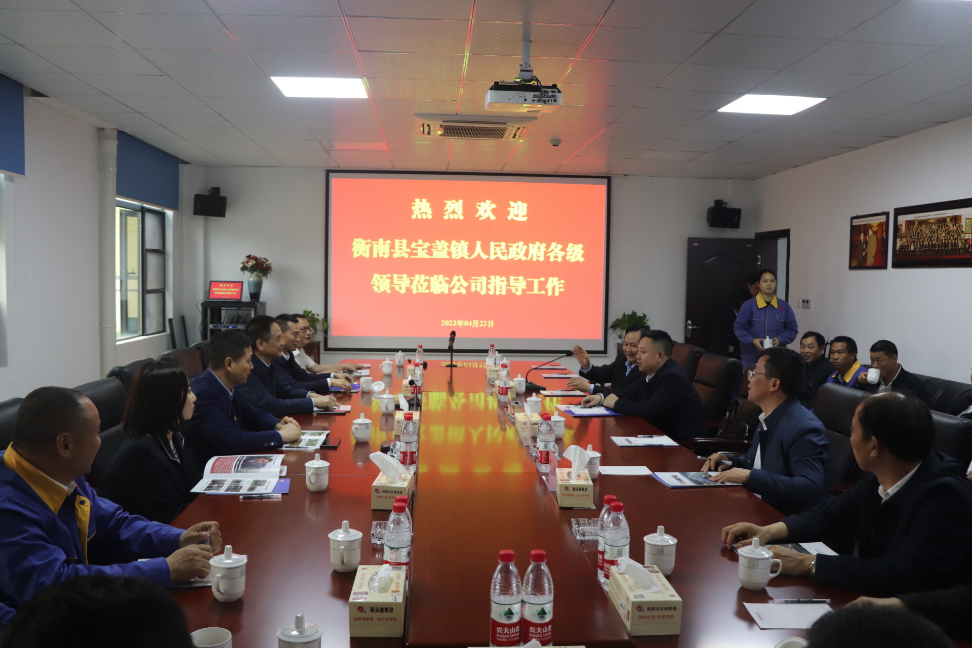 衡南縣寶蓋鎮(zhèn)人民政府深入林泉藥業(yè)開(kāi)展藥業(yè)種植調(diào)研工作