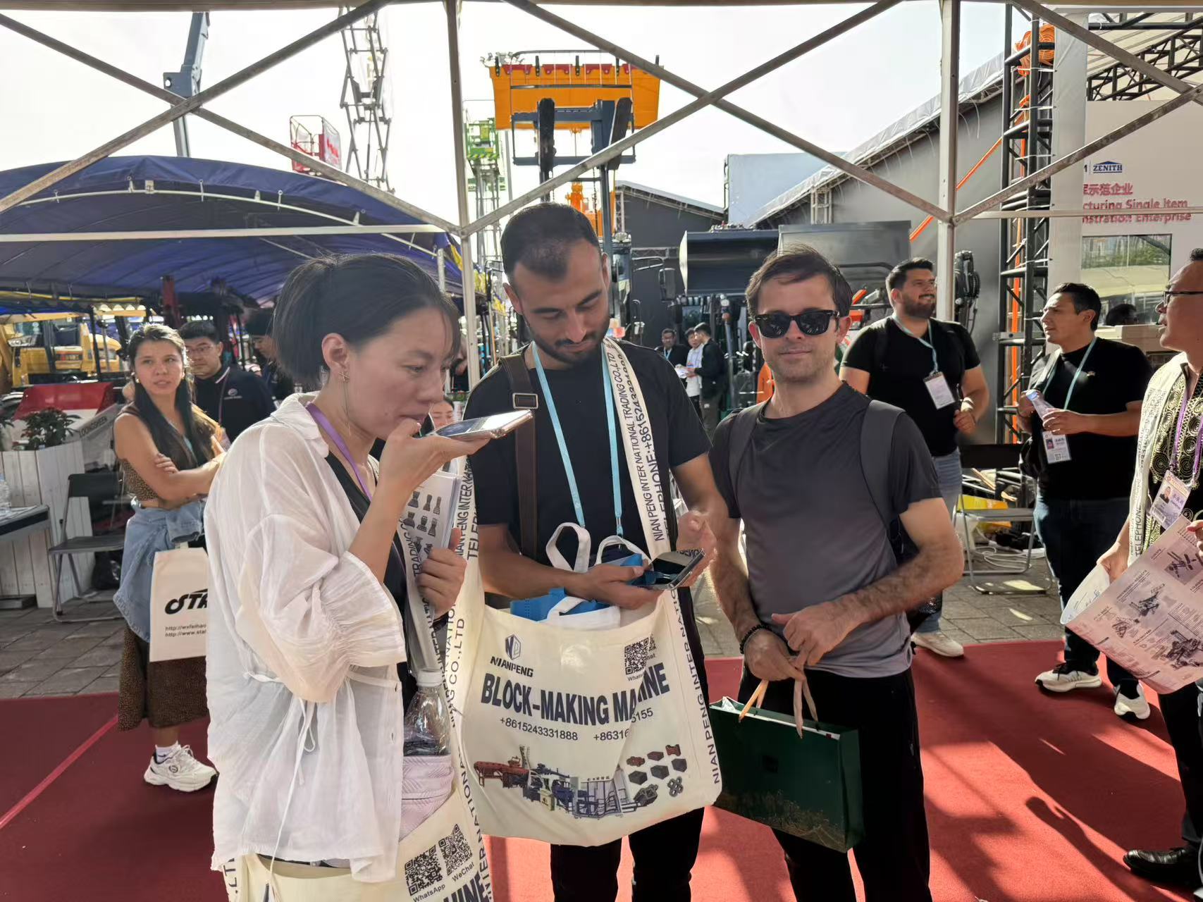 Nianpeng Machinery at the Canton Fair in Guangzhou, Guangdong Province, China: an innovative stage for brick making machines, building the foundation of future construction