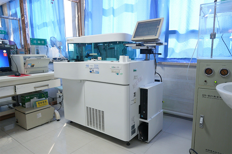 全自動生化分析儀（Cobas c 311分析儀）