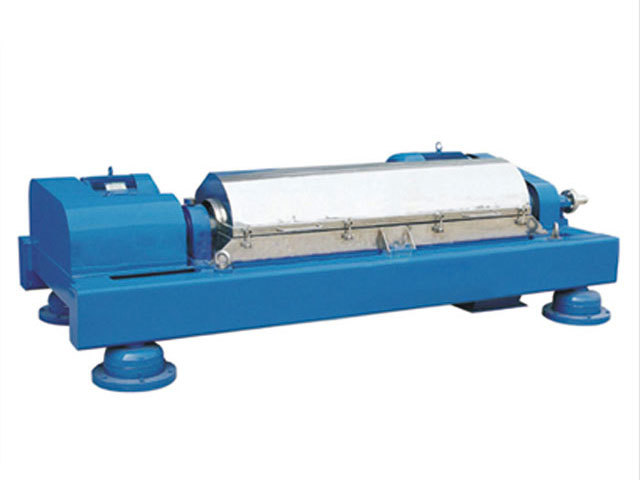 Horizontal spiral centrifuge