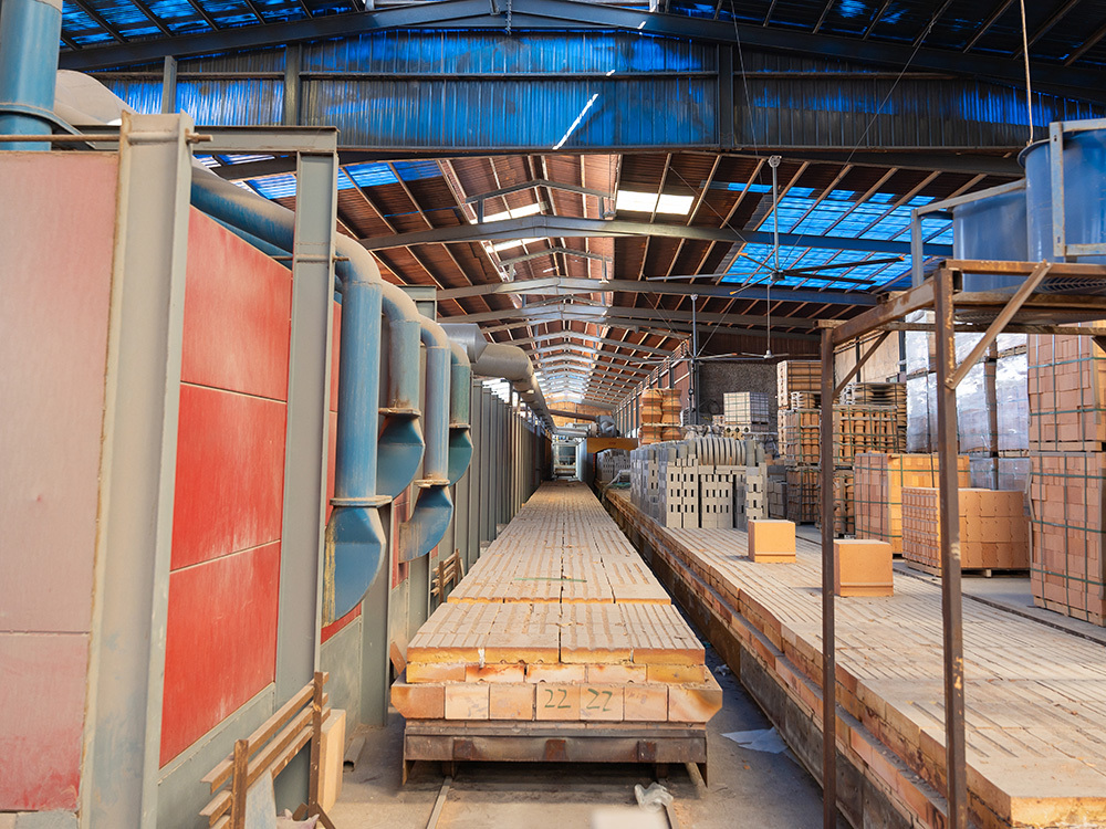Properties and abrasion resistance of refractory bricks
