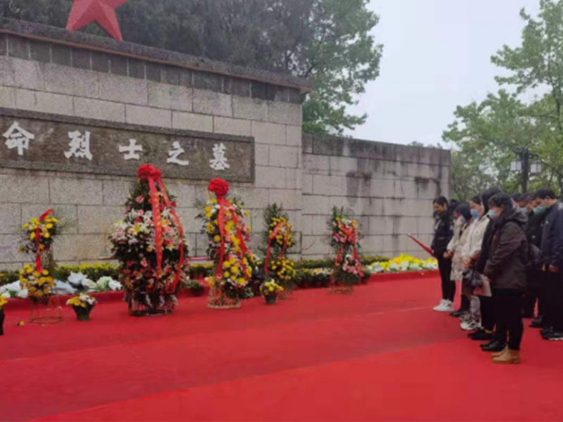 學(xué)黨史 強(qiáng)擔(dān)當(dāng) –襄陽(yáng)騰輝電氣開展緬懷革命先烈活動(dòng)