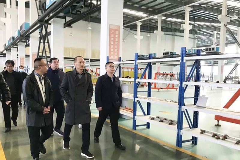 省、市、縣工信廳領(lǐng)導(dǎo)一行節(jié)前走訪藍(lán)天產(chǎn)業(yè)園企業(yè)