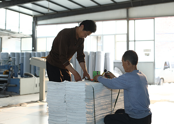 The use of flame-retardant non-woven fabrics