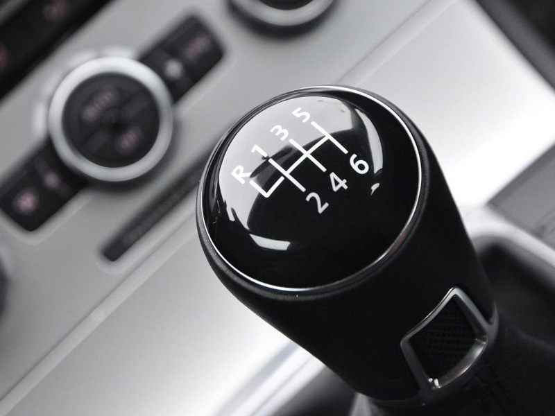 The functions of the buttons on the automatic transmission handle