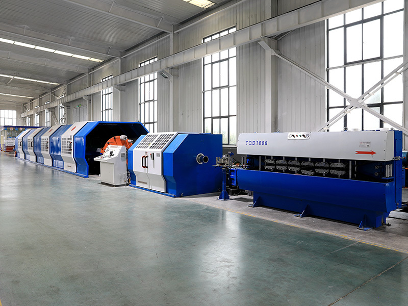 Wire rope making machine