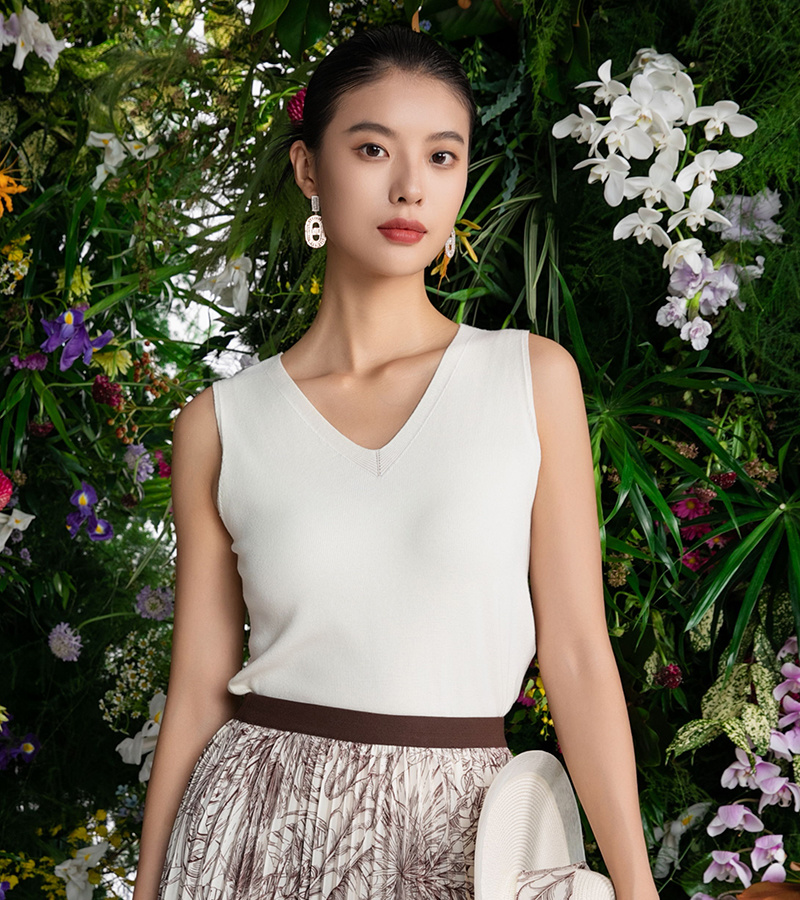 2024 Spring and Summer New Elegant Series Simple V-Neck Sleeveless Knitted Vest