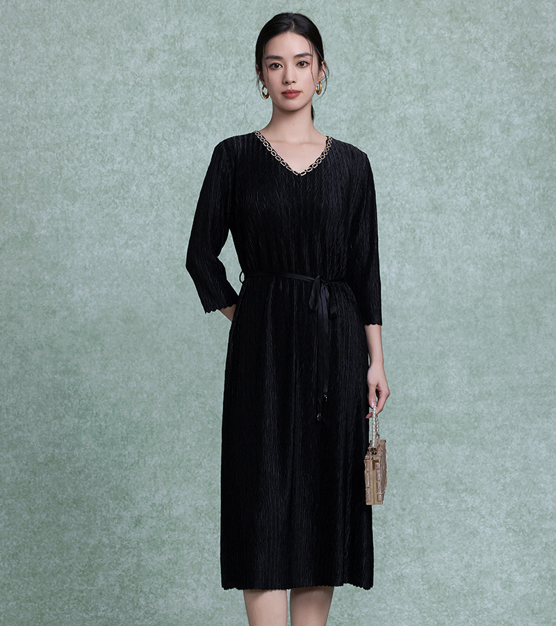 2025 Spring/Summer New Elegant Series French V-Neck 3D Pleated Straight Dress