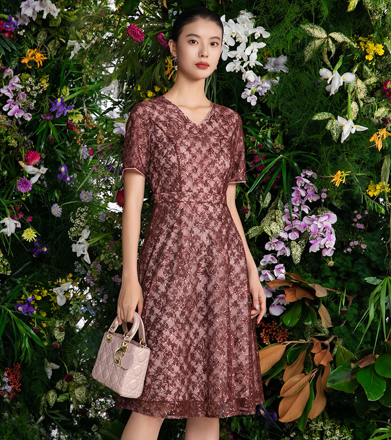 2024 Spring and Summer New Elegant Series Elegant V-neck Lace Jacquard Mesh dress