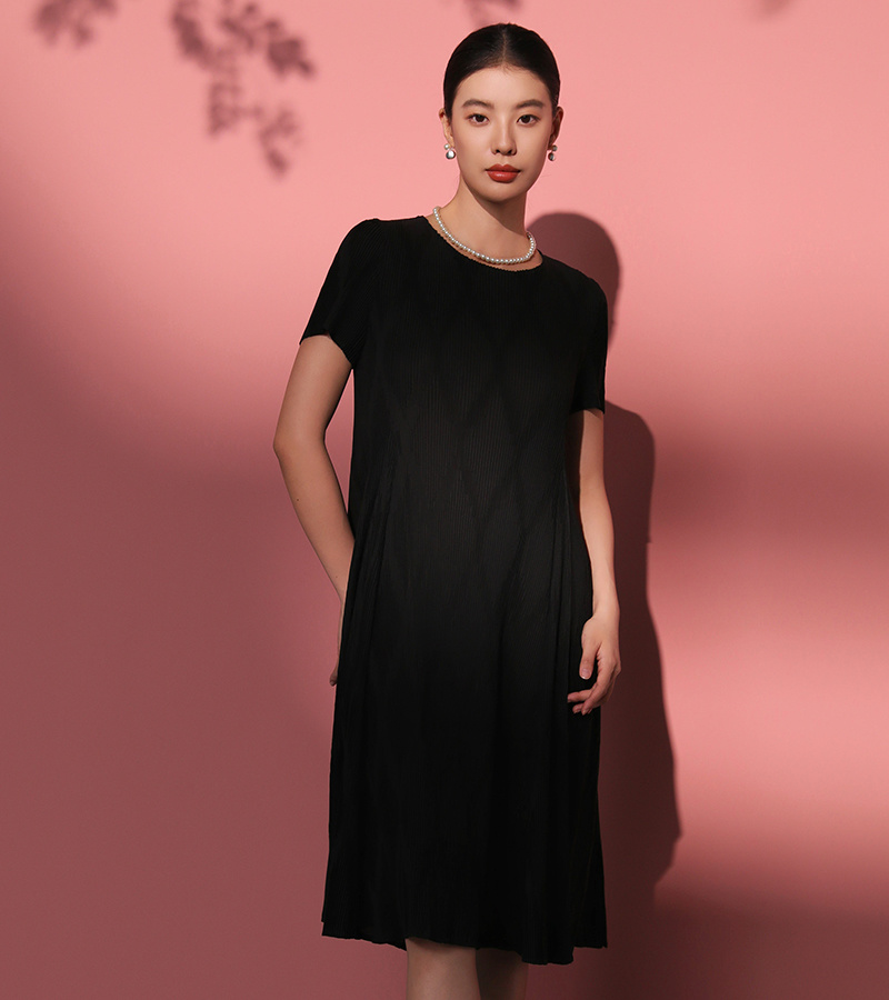 2025 Spring/Summer New Elegant Series Simple Rhombus Pleated Short-sleeved Dress