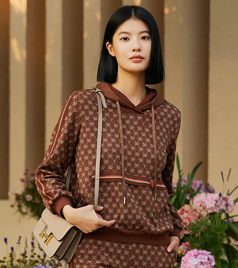 2023 Autumn and Winter New Casual Series Classic Contrast Color Old Flower Hooded Sweat