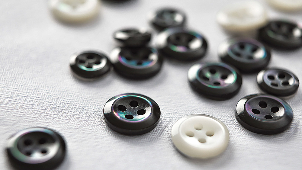 Alloy 4-hole button