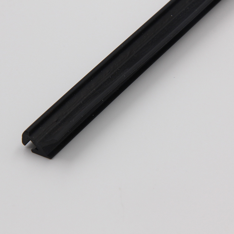 Oil-resistant nitrile neoprene sealing strip